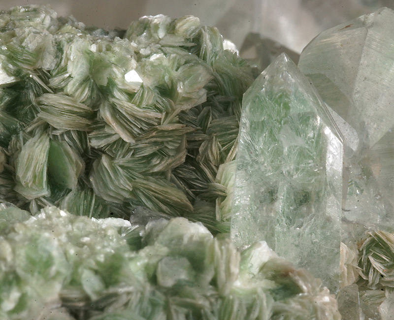 Fuchsite, Quartz - Linopolis, Divino das Laranjerais, Minas Gerais, Brazil