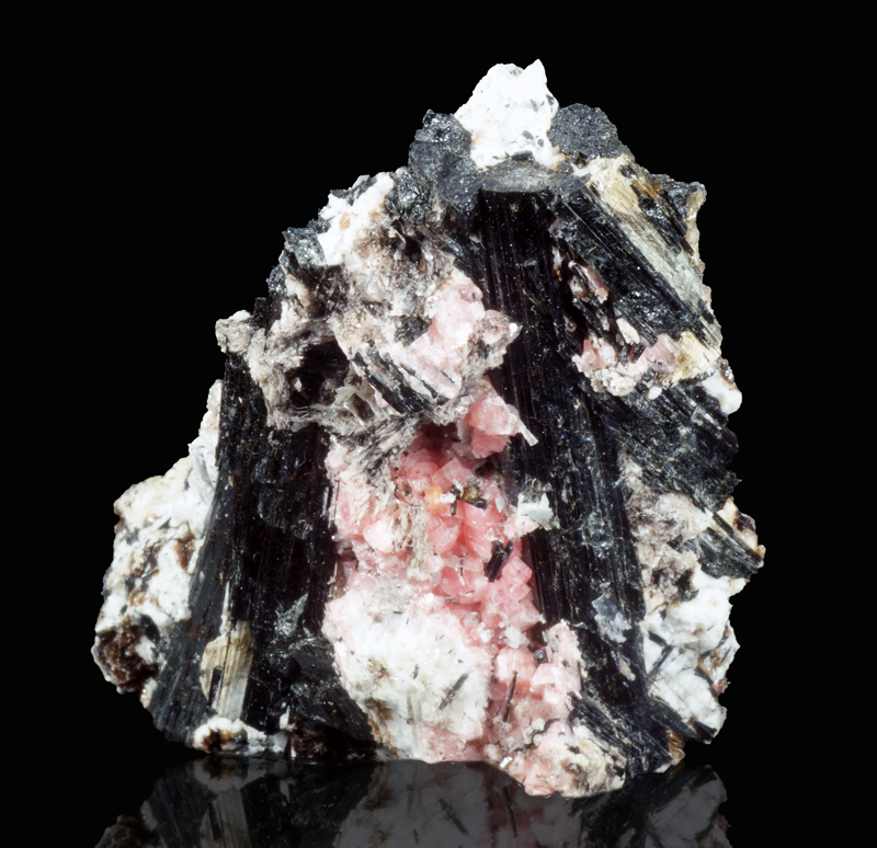 Aegirine, Serandite,  Rhodochrosite - Mont Saint Hilaire, Qu�bec, Canada