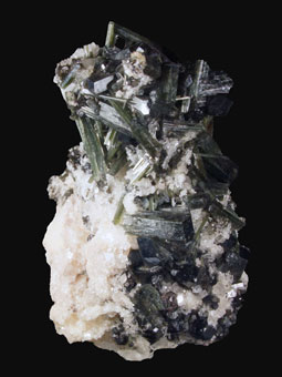 Uvite, Magnesite - Serra das �guas, Brumado, Bahia, Brazil