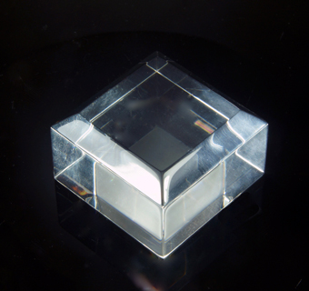 High quality plexiglas base with beveled edges - 40x40x25.