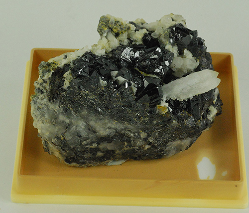 Cassiterite and quartz - Viloco mine - Loayza Prov. - La Paz Deptm. - Bolivia