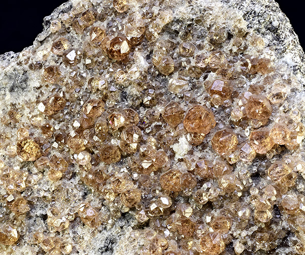 Grossular garnet - Asbestos - Les Sources RCM - Estrie - Qu�bec - Canada