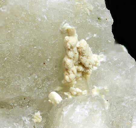 Griceite - Poudrette quarry, Mont Saint-Hilaire, La Vall�e-du-Richelieu RCM, Mont�r�gie, Qu�bec, Canada